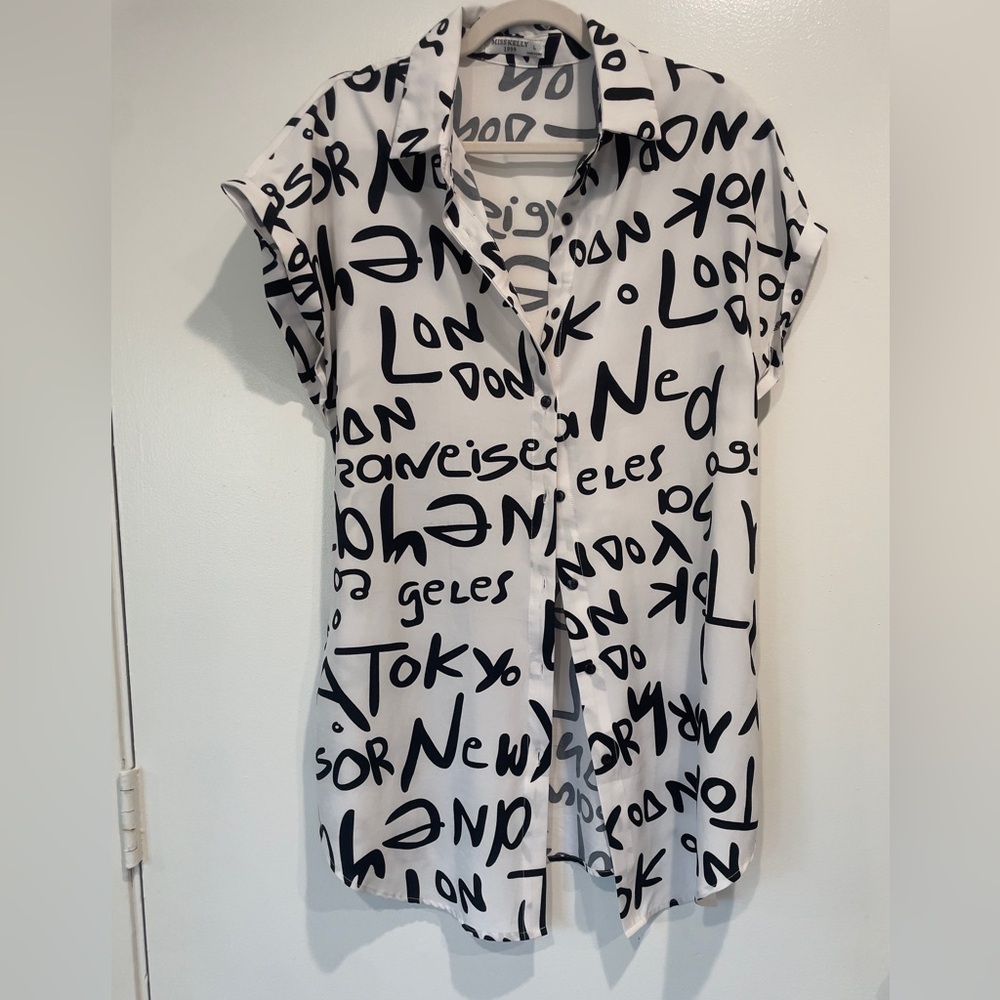 Stylish Black and White Graphic Women's Top size L